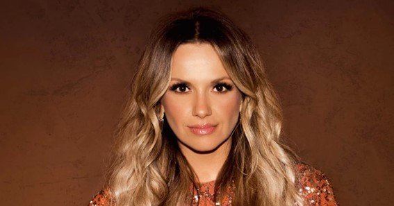 carly pearce height